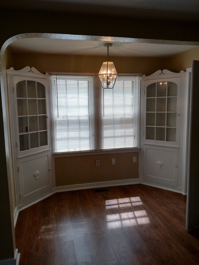 Building Photo - Charming 3-4 Bedroom 2 Bath Home in Fairborn