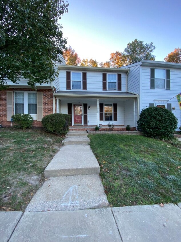 Primary Photo - Beautiful 2 Bedroom 2.5 Bath Townhome in S...