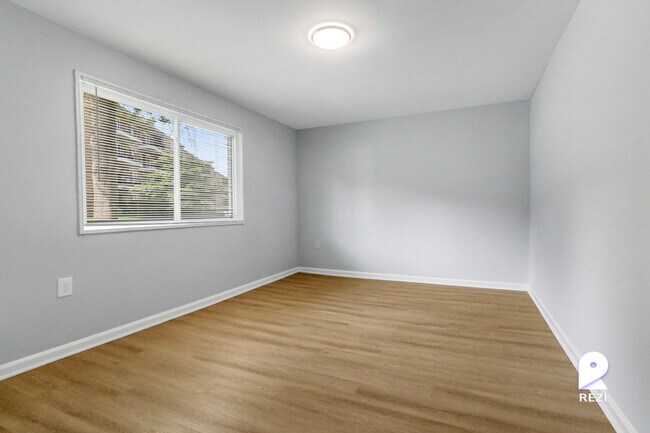 Foto del edificio - 6561 Hil-Mar Dr