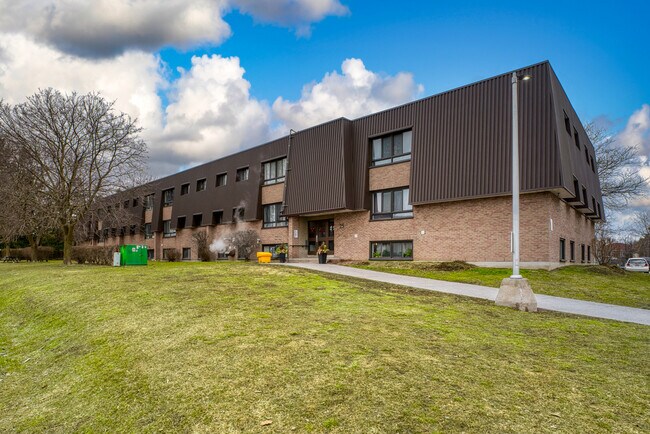 Building Photo - Briceland Apartments