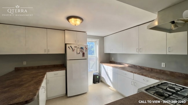 Building Photo - 215 Mcalpine Av S