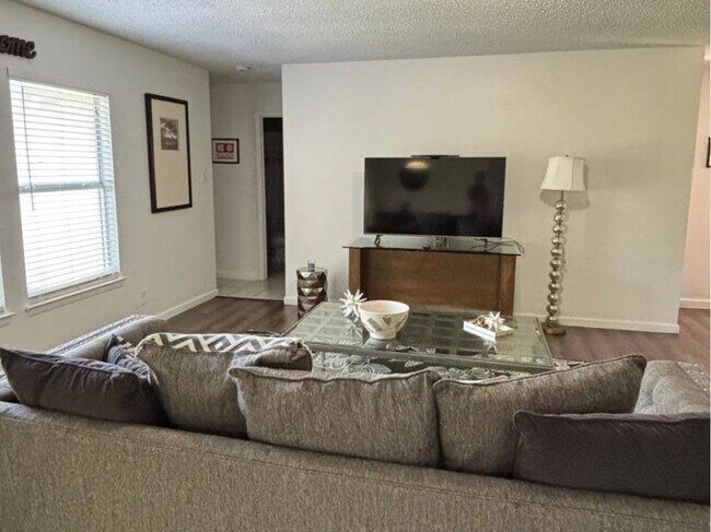 Building Photo - 7306 Huntwood Cir