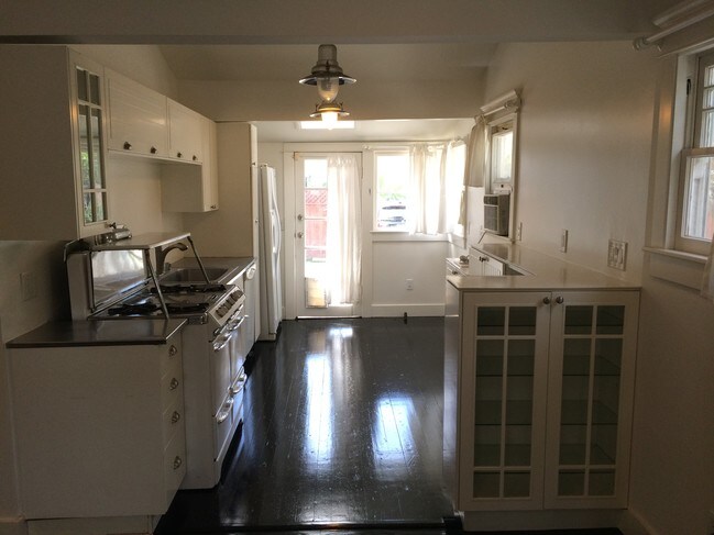 Foto del edificio - 3327 Caroline Ave