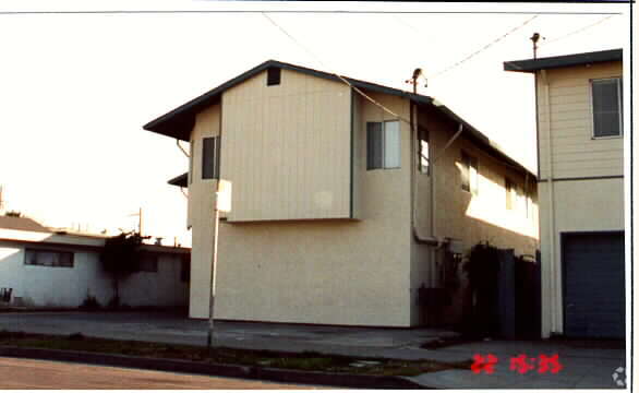 Building Photo - 2352 Maricopa Ave