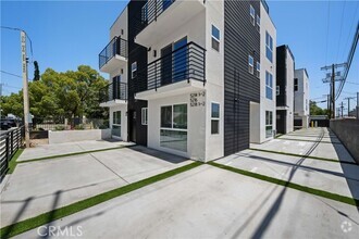 Building Photo - 5216 Auckland Ave