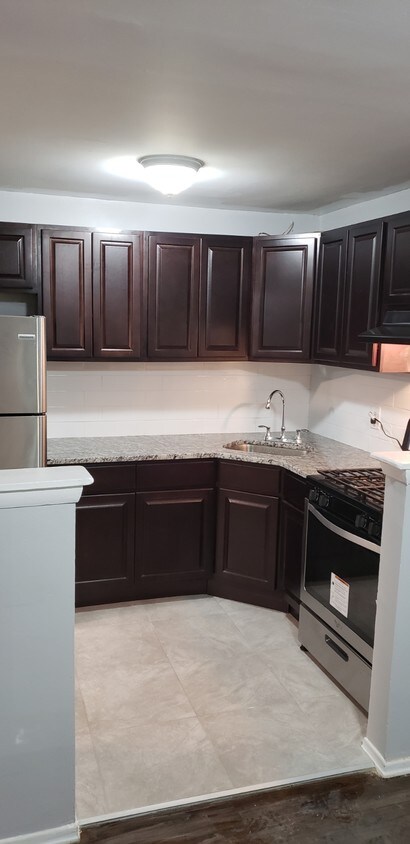 beautiful kitchen - 538 W 7th St