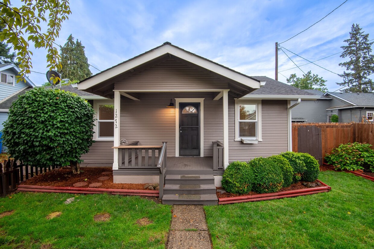 Foto principal - Newly-Remodeled 2 Bed, 1 Bath House