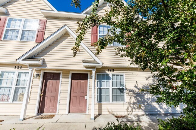 Foto del edificio - MOVE IN READY!!