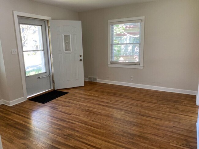 Foto del edificio - 4916 Morehead Ave