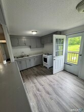 Building Photo - 13 White Oak Rd