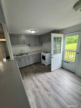 Building Photo - 13 White Oak Rd