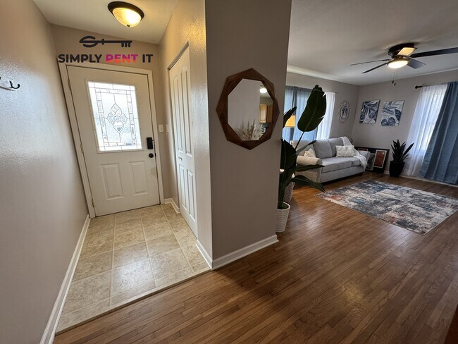 Building Photo - Updated Furnished 3+ Bedroom, 1.5 Bath Avail Aug 1st