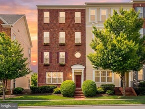 Building Photo - 13043 Clarksburg Square Rd