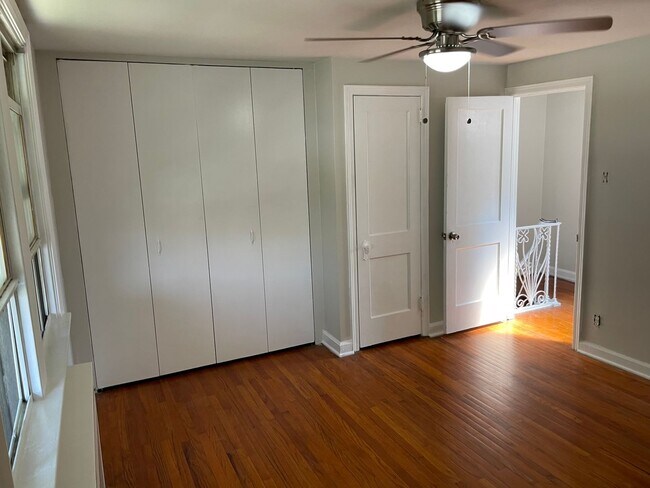 Foto del edificio - Charming 3-Bedroom Home in Tacony Available Now!