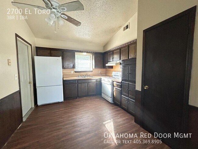 Building Photo - 2700 El Toro Dr