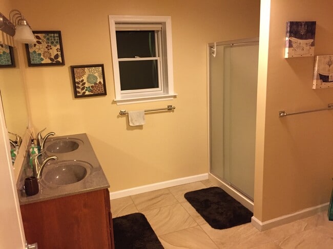 Building Photo - 101 Sunrise Dr