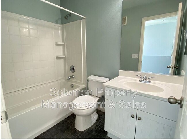 Foto del edificio - 765 Harbor Cliff Way