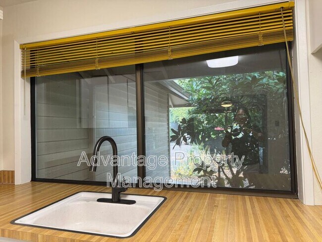 Foto del edificio - 1440 NW Meadowgreen Pl