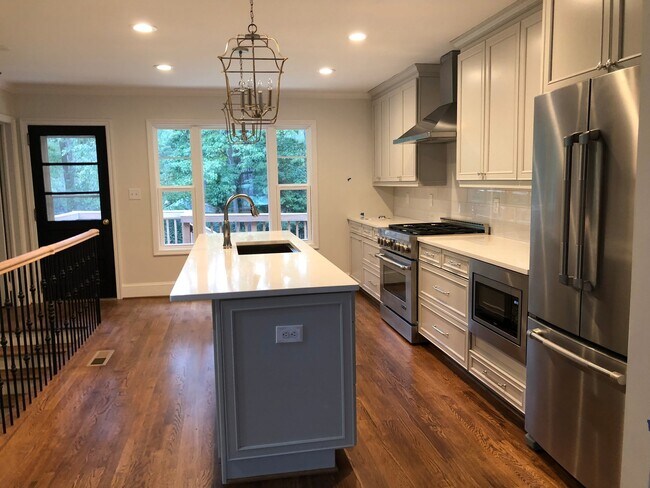 Foto del edificio - Renovated Brick Ranch With Easy Access to ...