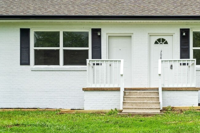 Building Photo - 706 Britton Springs Rd