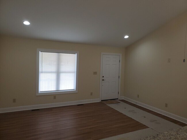 Foto del edificio - 235 J Brown Rd