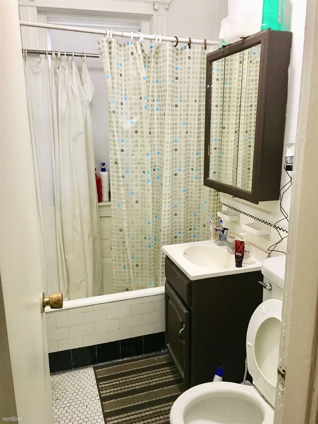 Building Photo - 3 br, 1 bath Apartment - 10 Vinal St Apt 6