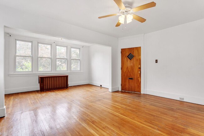 Building Photo - 5526 Beverly Pl