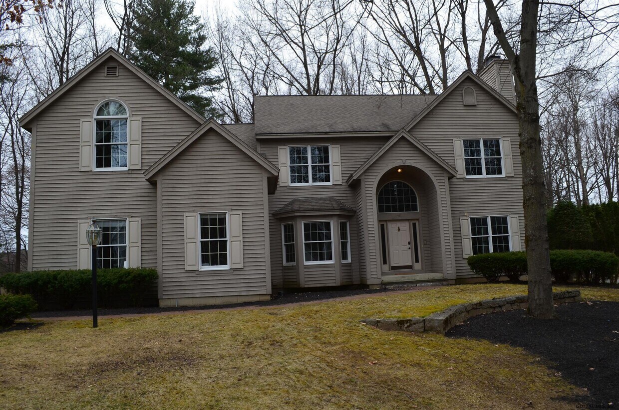 74 Robinwood Dr, Clifton Park, NY 12065 House Rental in Clifton Park