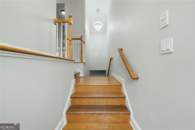 Building Photo - 319 Creekbank Way SE
