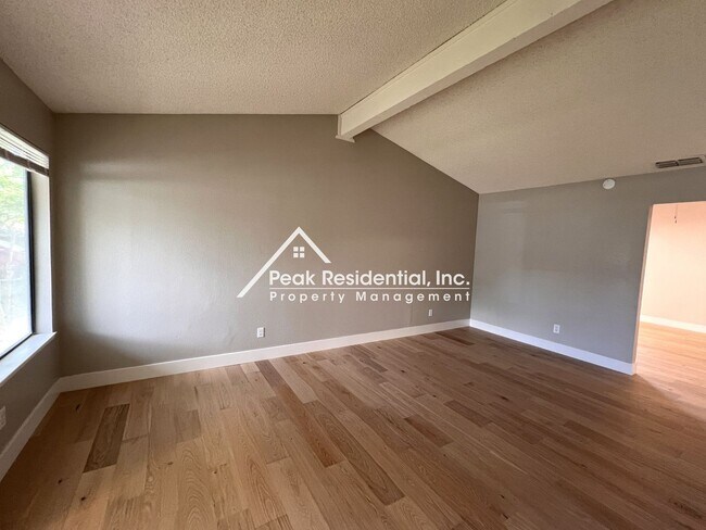 Foto del edificio - Nice Sacramento 2bd/1ba Halfplex!