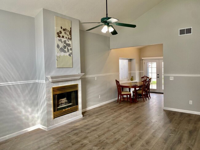 Building Photo - 3 br, 2 bath House - 5786 W Ellery Ave