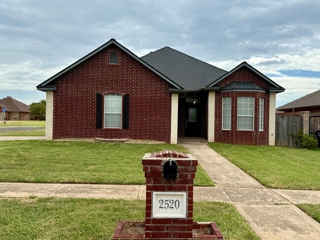 Beautiful Home in Moore - 3 Bed, 2 Bath, P... - Beautiful Home in Moore - 3 Bed, 2 Bath, P...