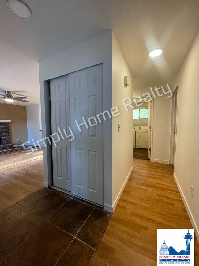 Foto del edificio - Private Cul-de-Sac Gem with Spacious Backyard!