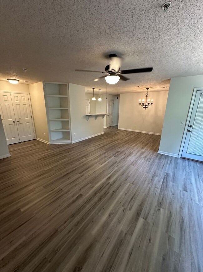 Foto del edificio - 3475 Forestdale Dr