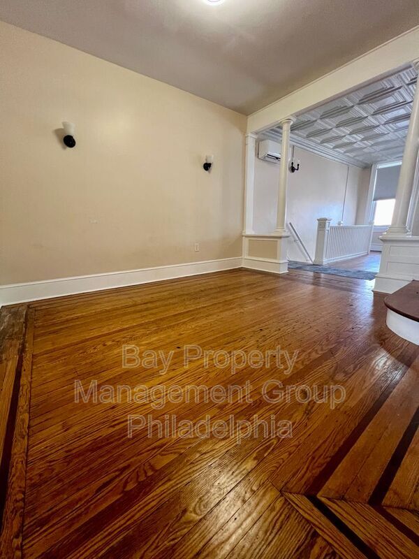 Building Photo - 254 E Main St