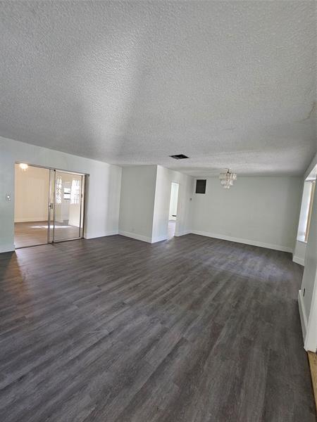 Foto del edificio - 3951 NW 36th Ave