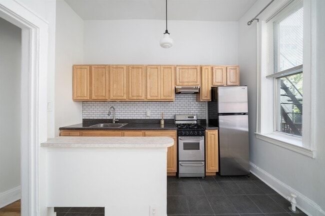 Building Photo - 160 2nd St