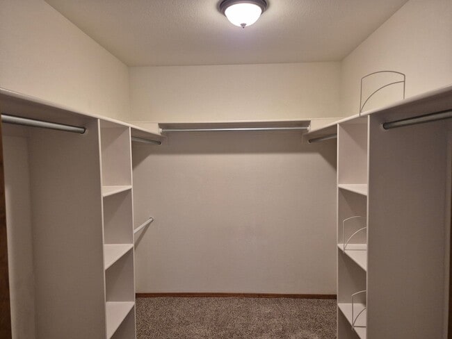 Foto del edificio - Spacious 3 bed/2 bath home in desired neig...