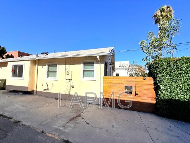 Foto del edificio - 4447 Lockwood Ave