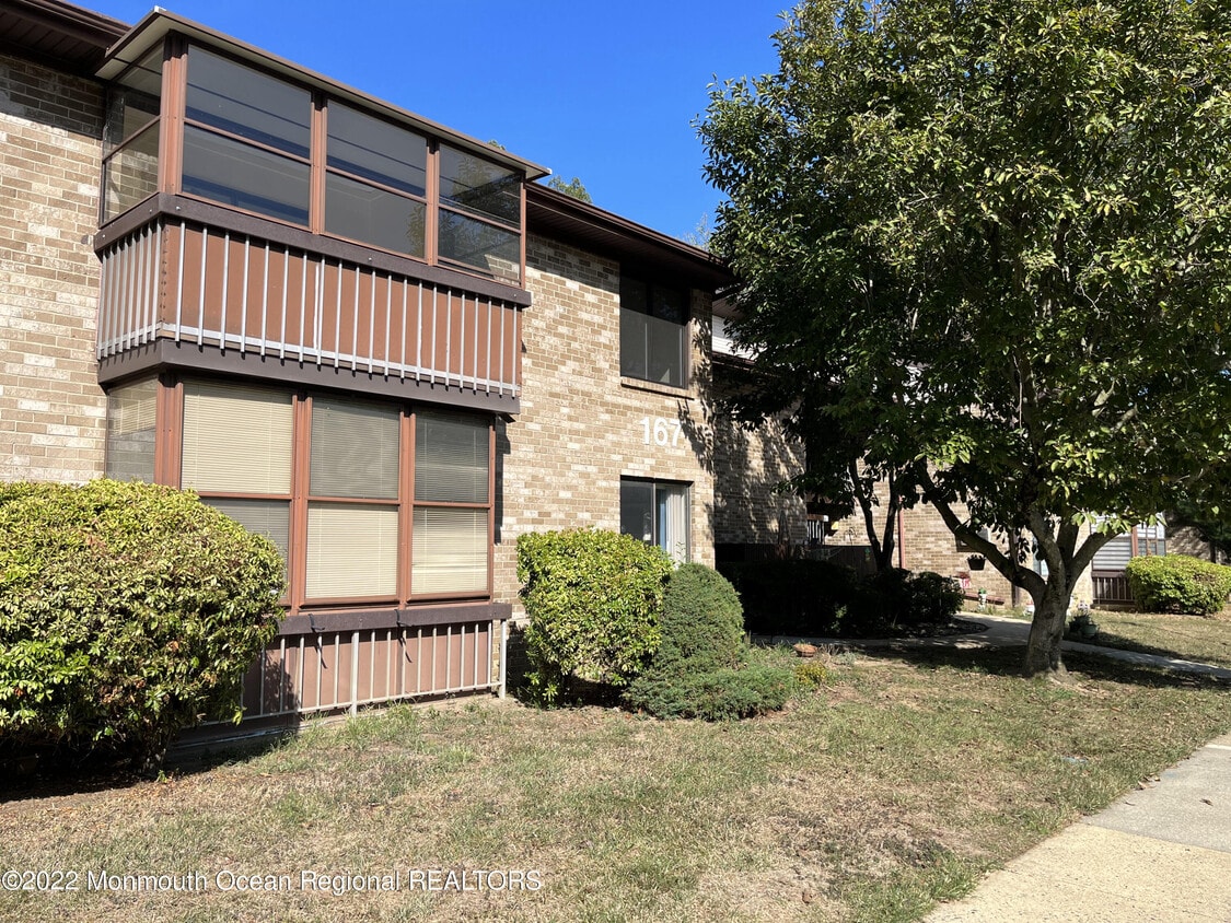 167 Amberly Dr, Manalapan Township, NJ 07726 House Rental in