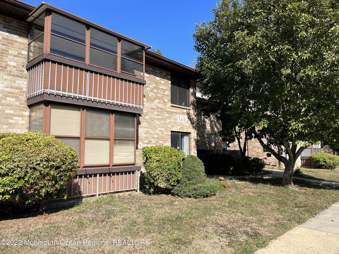 167 Amberly Dr, Manalapan Township, NJ 07726 House Rental in