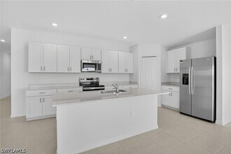 Building Photo - 11621 Savanna Lks Blvd