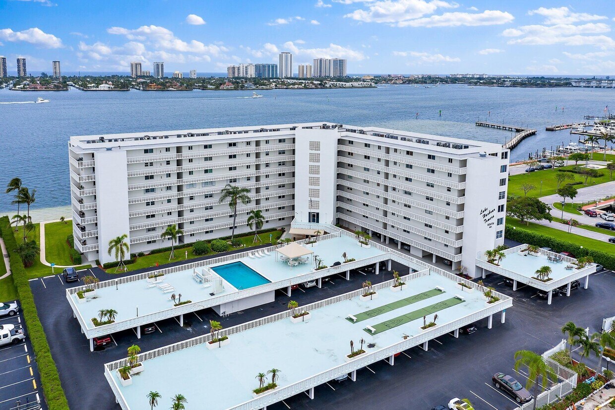 Foto principal - 301 Lake Shore Dr