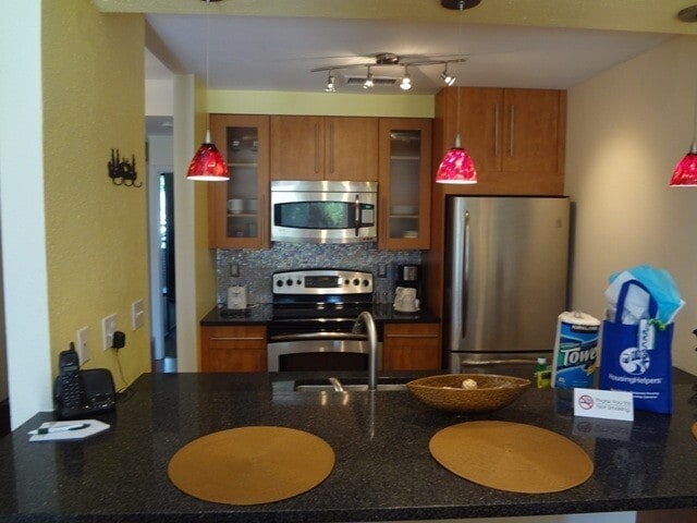 Building Photo - Move in Ready Special-Fully Furnished Cond...