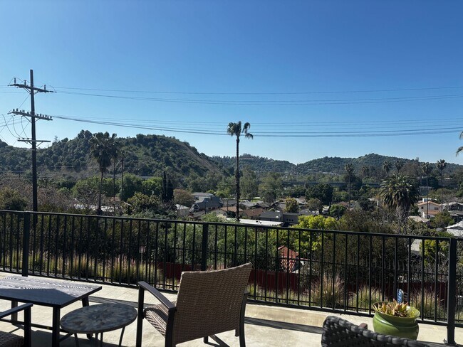 Foto del edificio - Studio with a view. Close to DTLA, Eagle R...