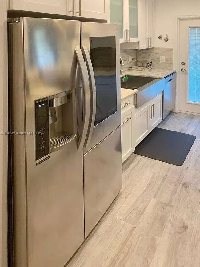 Foto del edificio - 2120 NE 42nd St