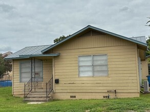 Building Photo - 1307 Cedar St