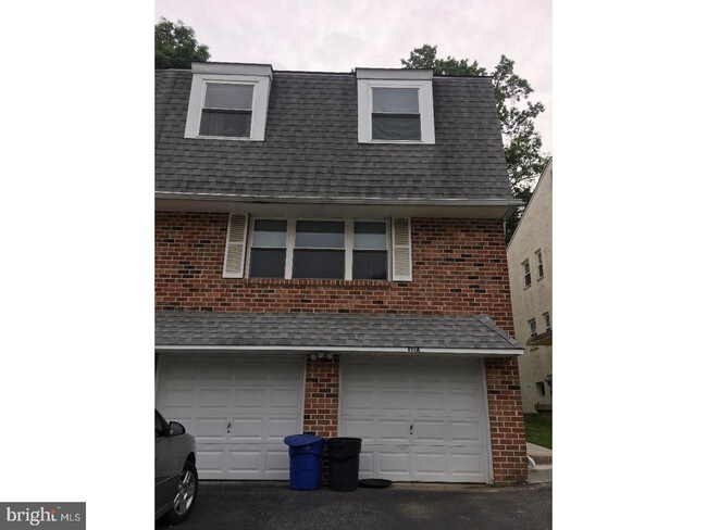 Building Photo - 650 Country Ln