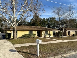 Building Photo - 3135 Sabal Palm Dr
