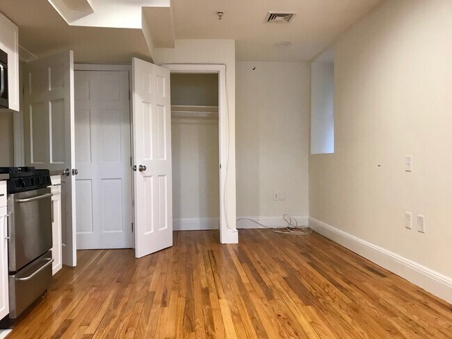 Foto del edificio - 10 Brainerd Rd